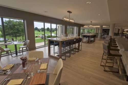 Hilton Chicago Oak Brook Hills Resort bar